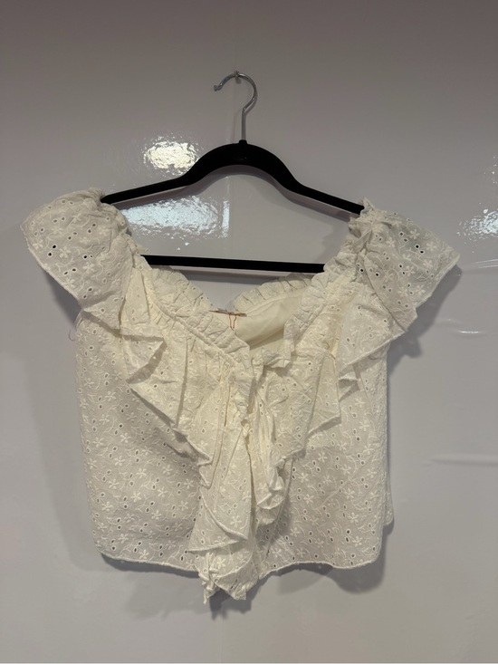 Olivaceous Tops - Women's NWT boutique Olivacheous Ivory Eyelet Ruffle Blouse‎